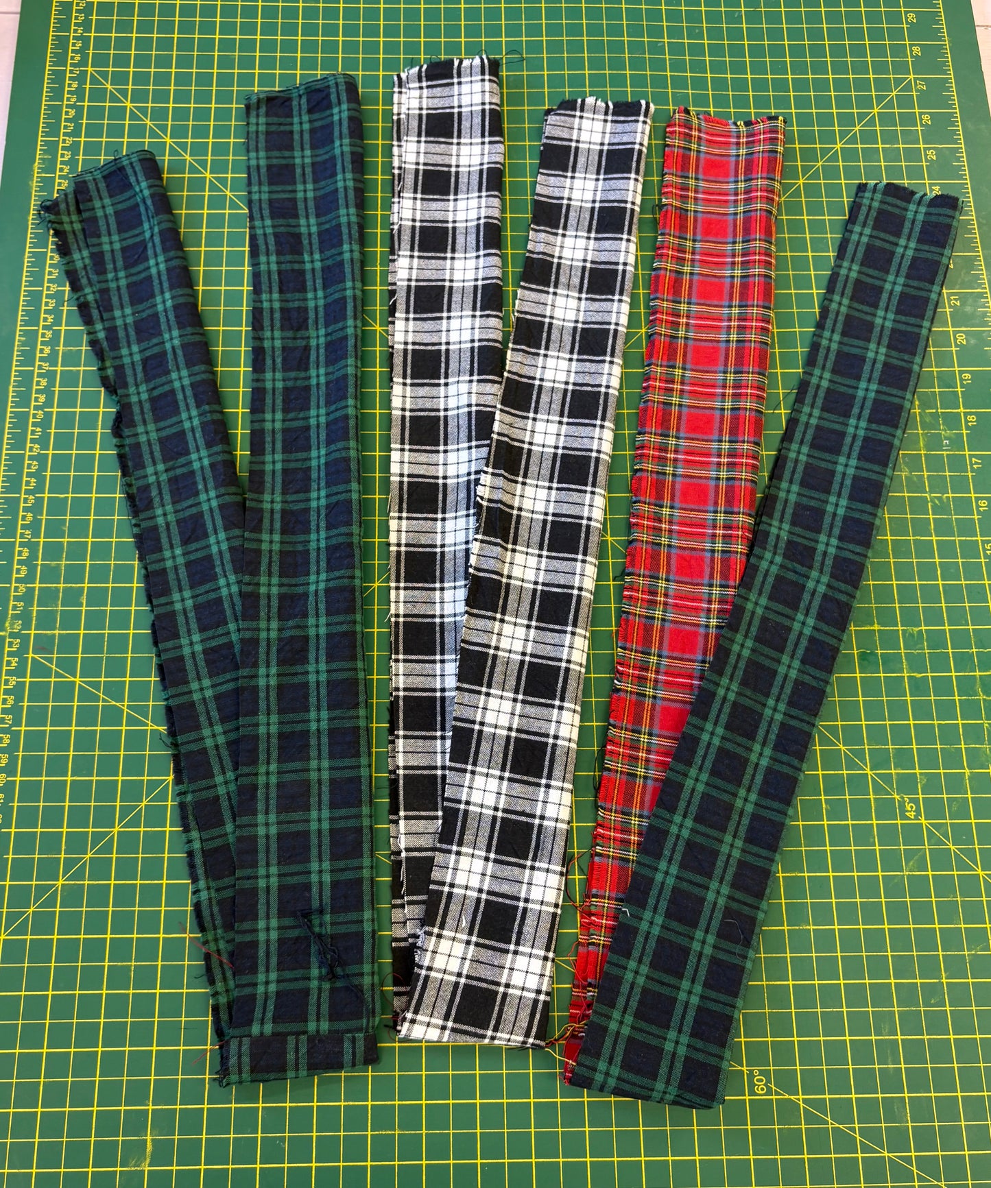 OVERSIZED TWO TONED TARTAN SCRUNCHIE